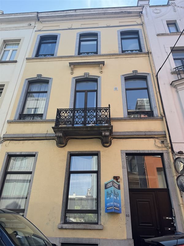 Partie d’immeuble avec 2 appartements idéalement situé !